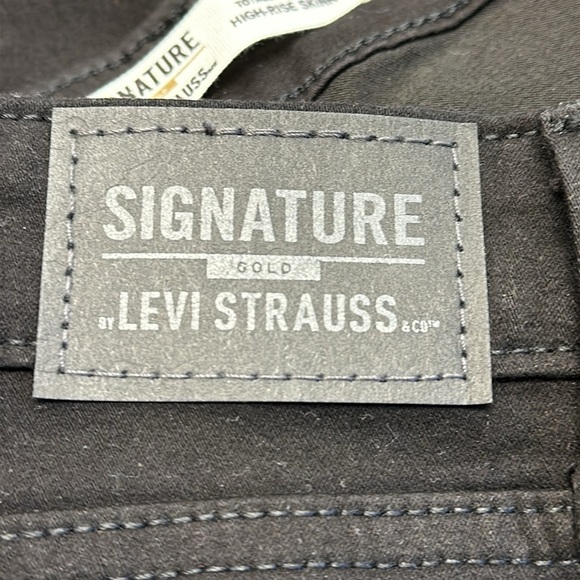 Levi Strauss Signature Gold Women's Totally Shaping High Rise Skinny Jeans - Picture 4 of 10